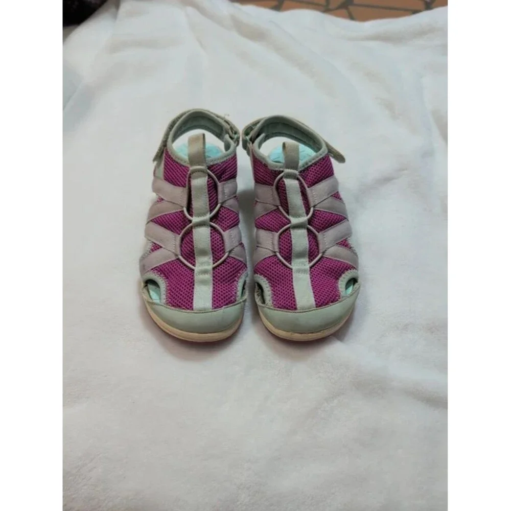 Lands End youth size 3M water shoes